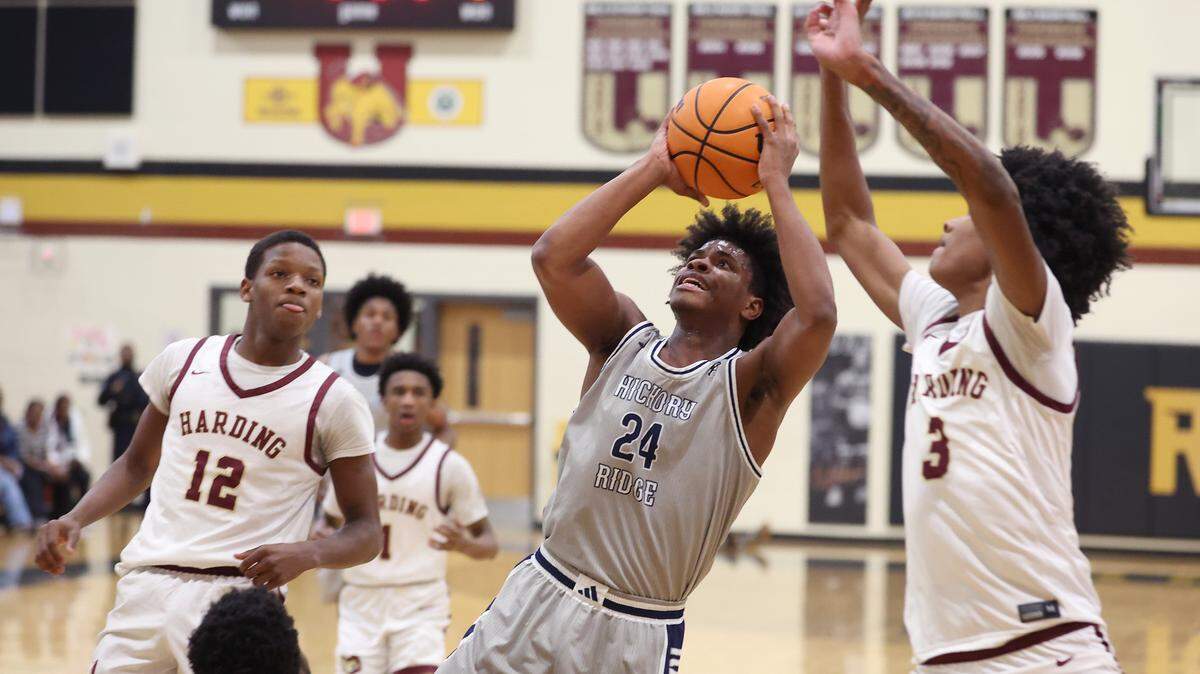 The Harding University defense collapse around Hickory Ridge’s Travien Williams during action on Tuesday, February 10, 2026 at Harding University in Charlotte, NC. Hickory Ridge defeated Harding University 67-53.