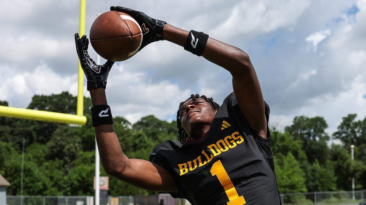 Jay M. Robinson wide receiver Brian Rowe, a top NC talent who has committed to the University of South Carolina