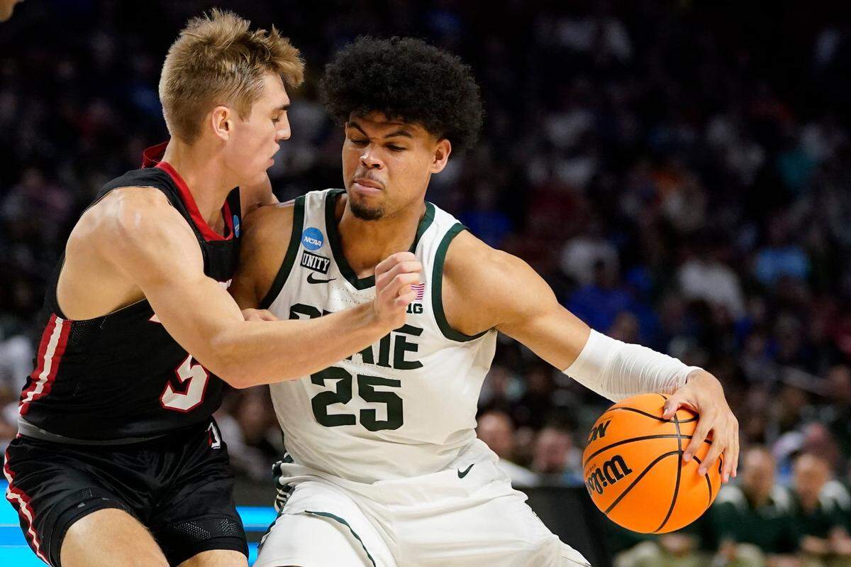 Michigan State forward Malik Hall drives against Davidson guard Grant Huffman during the first half of Friday’s game.