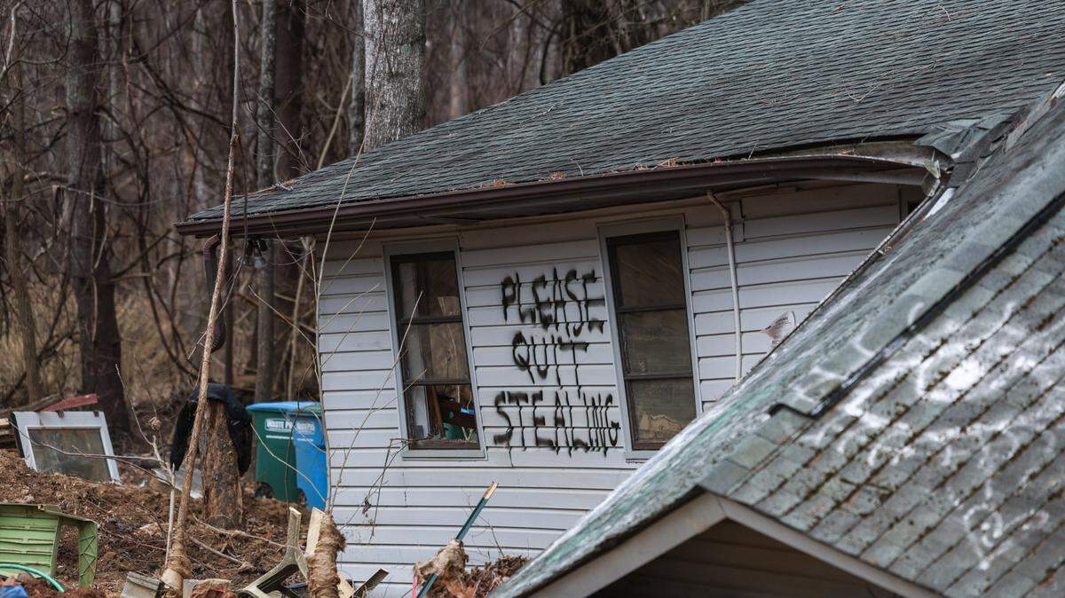 A hand-written plea on an exterior wall of Sabrina Mills flood-ruined home pleads with looters to stay away.