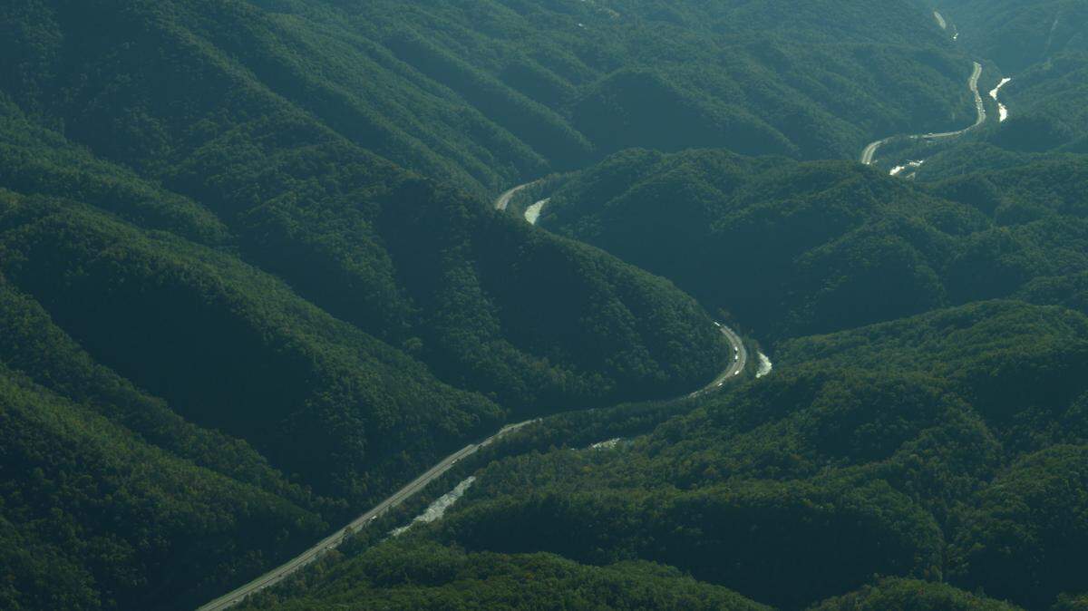A project could make it possible for animals to cross I-40 near the Tennessee-North Carolina border.