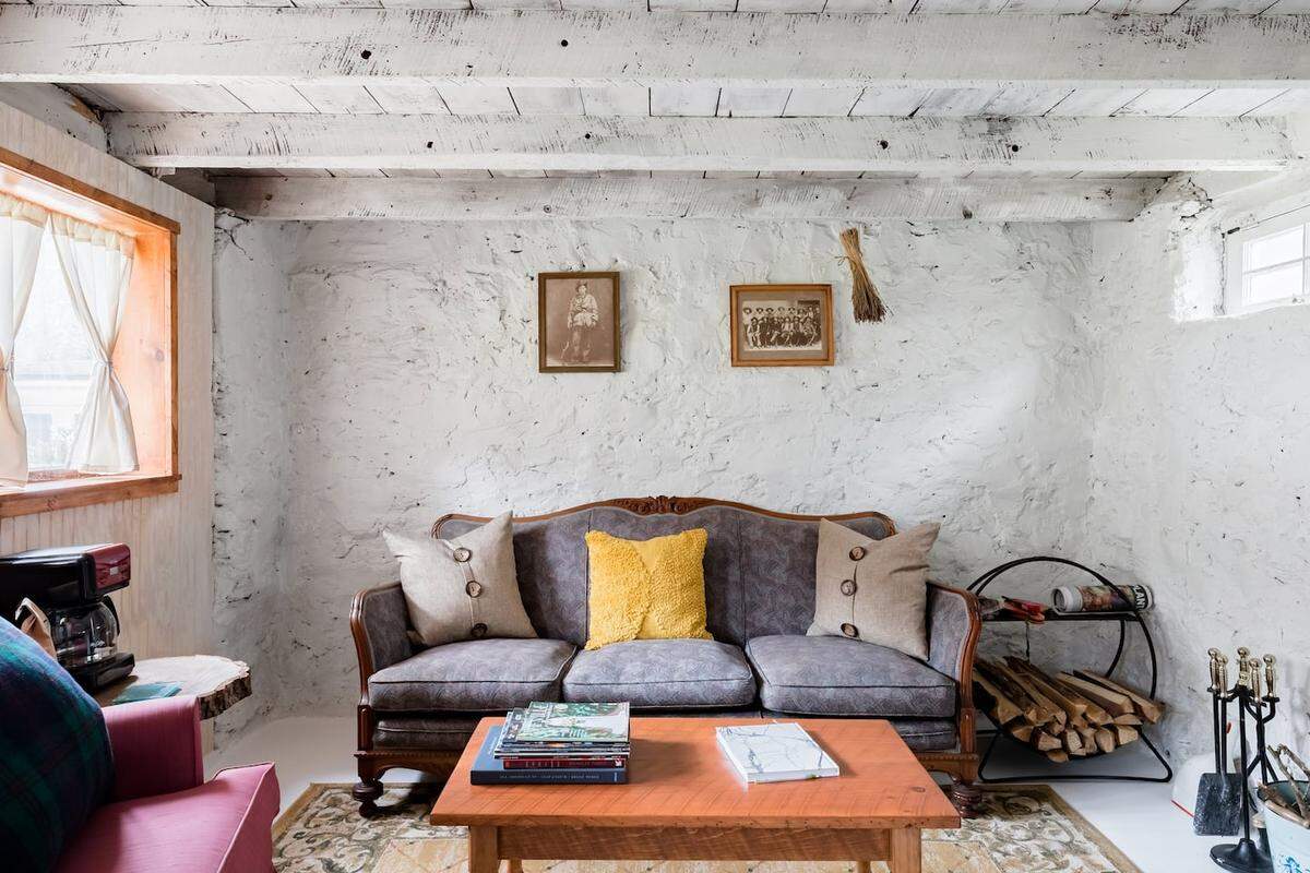 Gashes Fluss Haus, a 100-year-old cottage, is in Asheville.