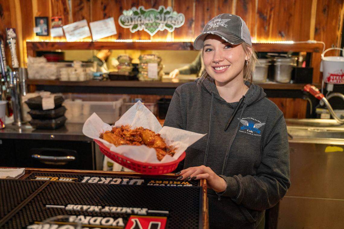 McKenna Murr shows off a batch of Wing King’s Honey Hot Wings.
