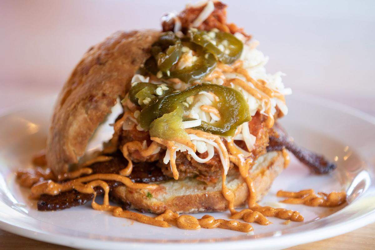 At the Vicious Biscuit, customers can enjoy “The Vicious,” a cheddar and jalapeño biscuit with crispy fried chicken breast, maple sausage gravy, house cowboy candy and a maple syrup drizzle.