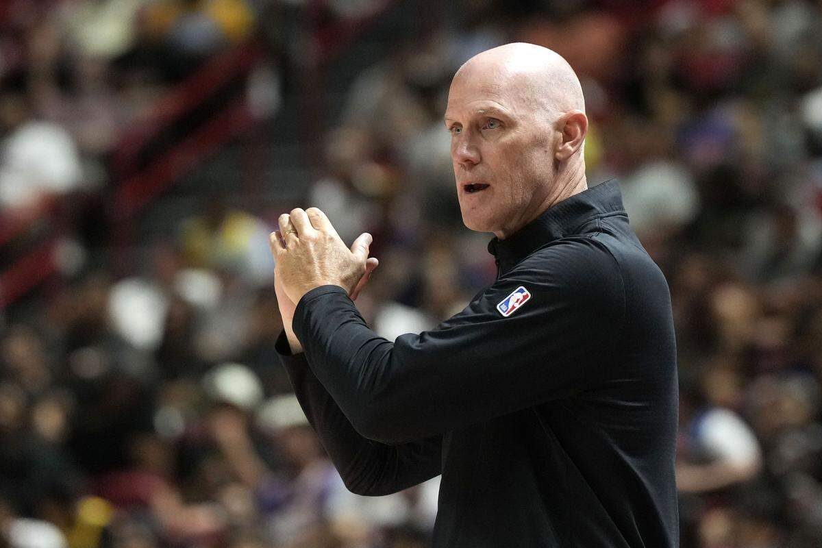 Charlotte Hornets head coach Chris Jent looks on against the Philadelphia 76ers in the fourth quarter of their game at Thomas & Mack Center.