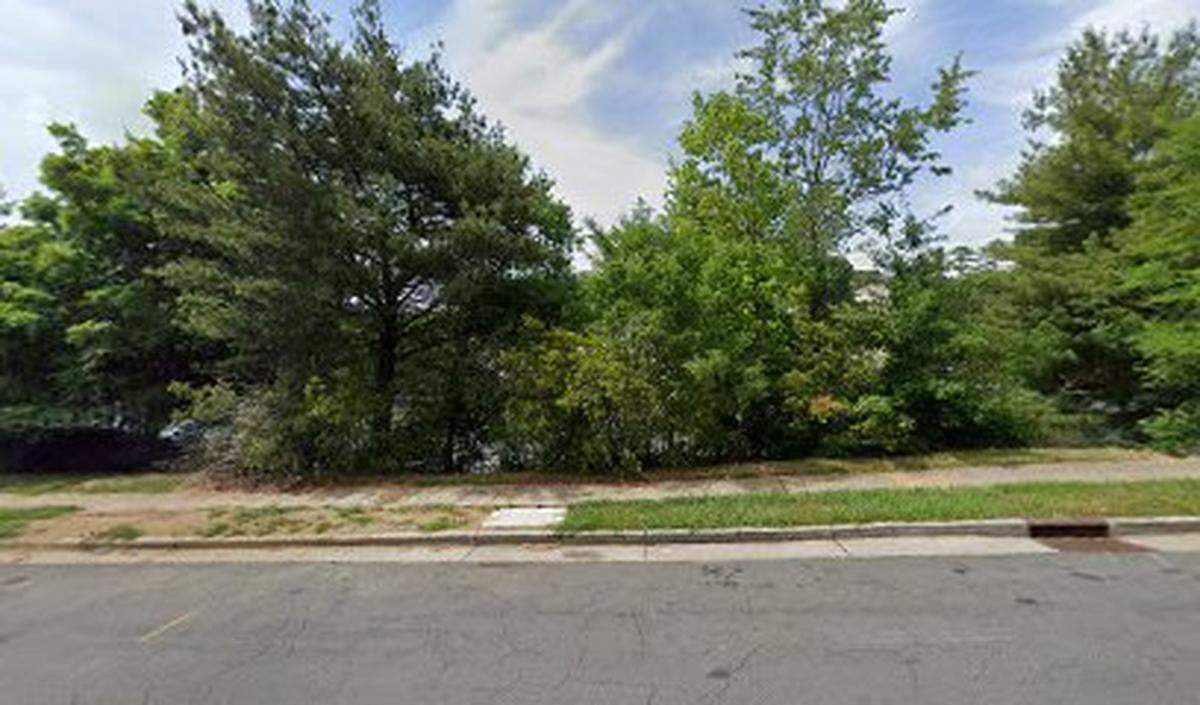 Police are investigating a homicide in the 7700 block of Waterford Glen Loop, off Pineville-Matthews Road near Charlotte Catholic High School in south Charlotte on Friday, Oct. 1, 2021.
