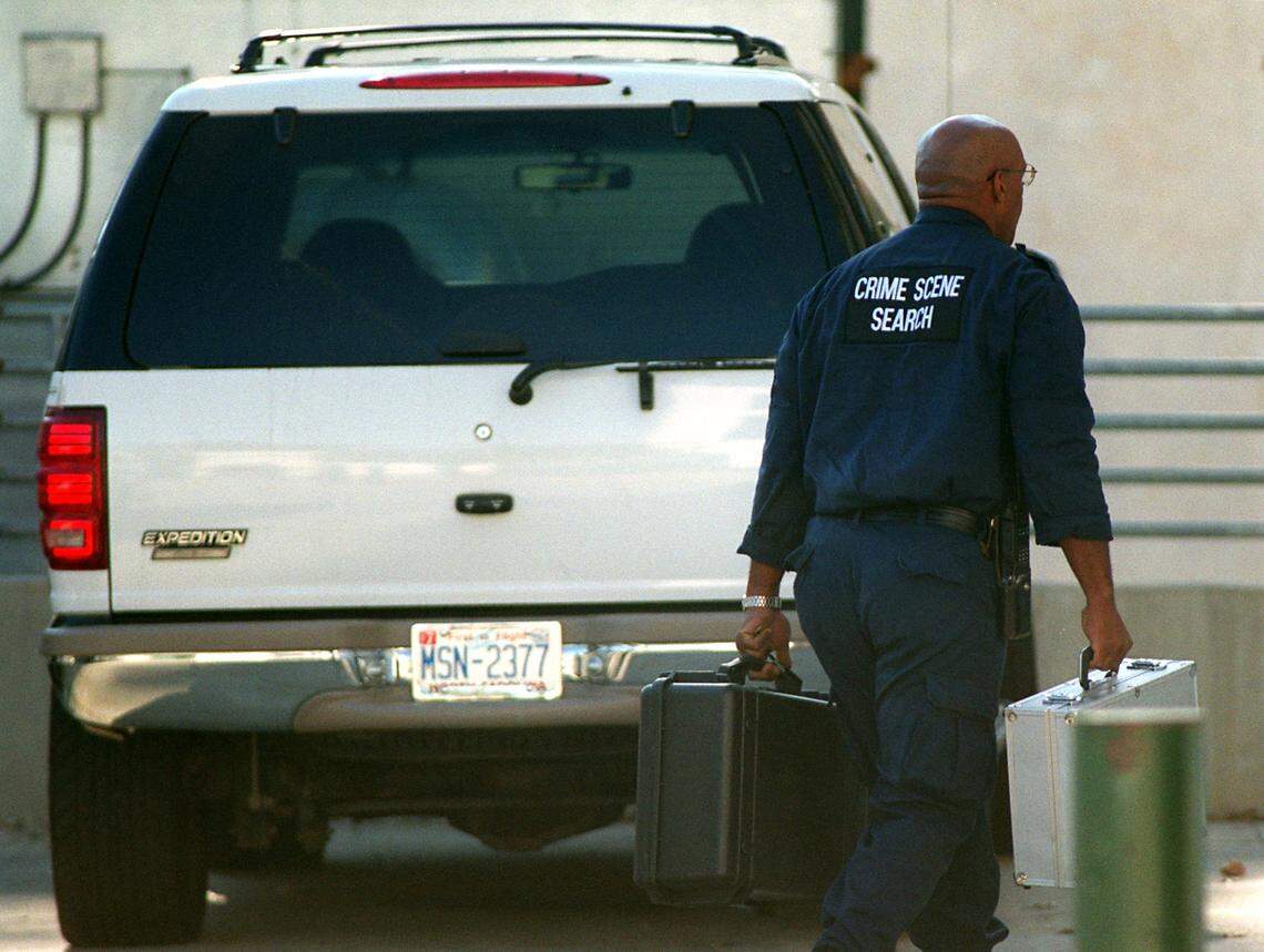 11/16/99. A Police Officer walks past the white Ford Expedition, at Police headquarters, allegedly owned by Carolina Panthers player, Rae (CQ) Carruth (CQ). Carruth (CQ) may be questioned in the shooting of his girlfriend, Cherica (CQ) Adams.