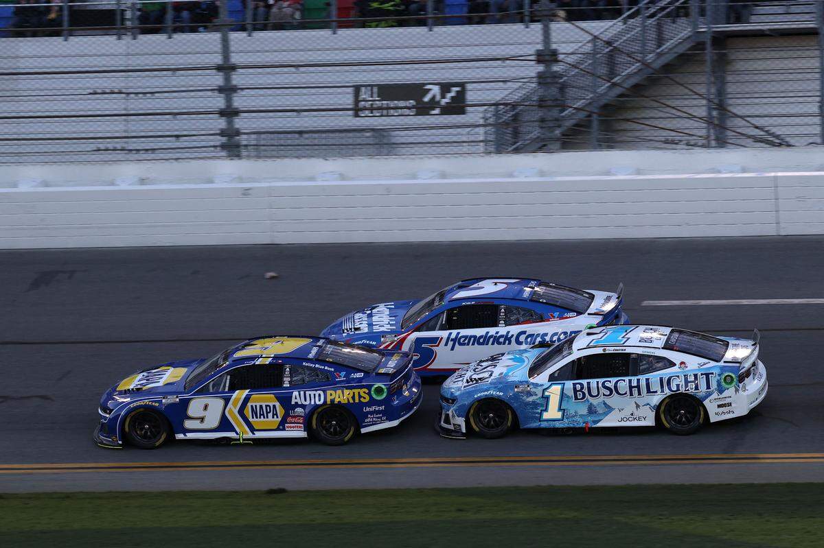 Feb 19, 2024; Daytona Beach, Florida, USA; NASCAR Cup Series driver Chase Elliott (9) leads driver Kyle Larson (5) during the Daytona 500 at Daytona International Speedway. Mandatory Credit: Peter Casey-USA TODAY Sports