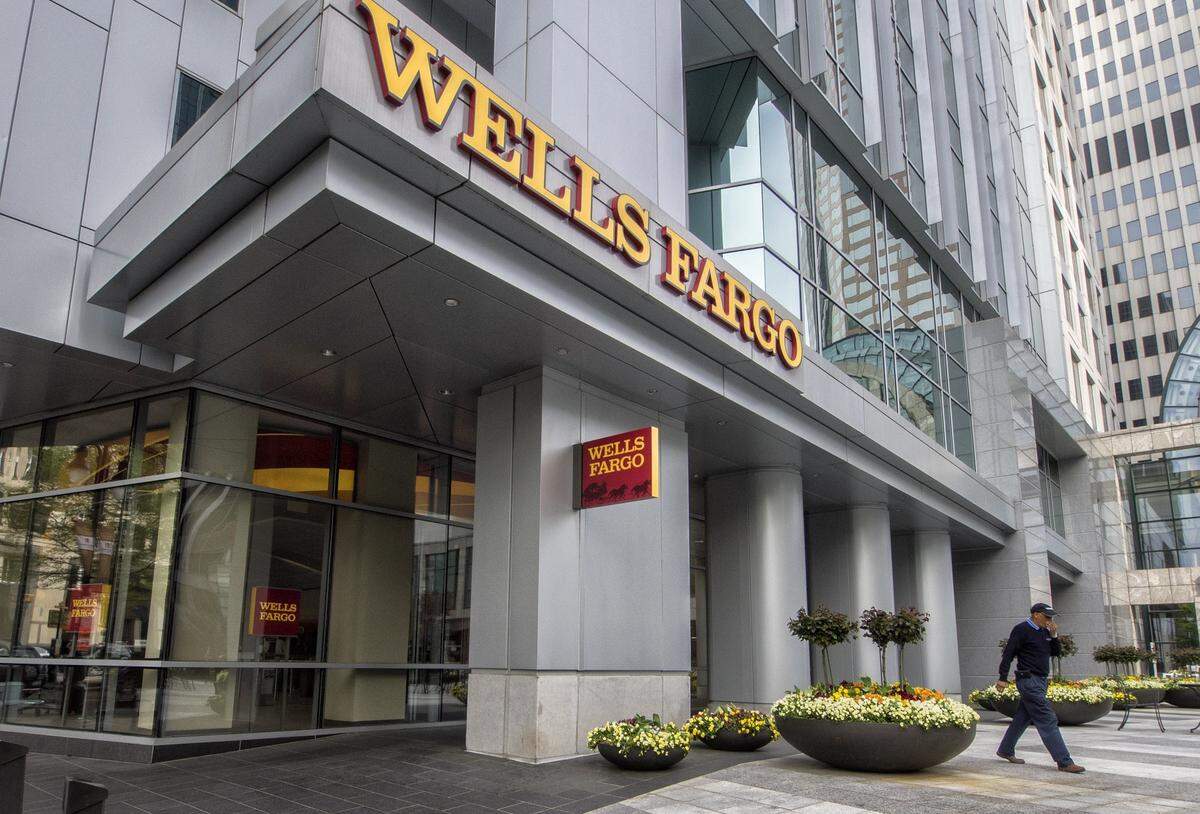Wells Fargo will pay a $35 million penalty to settle SEC charges that it charged excessive advisory fees.