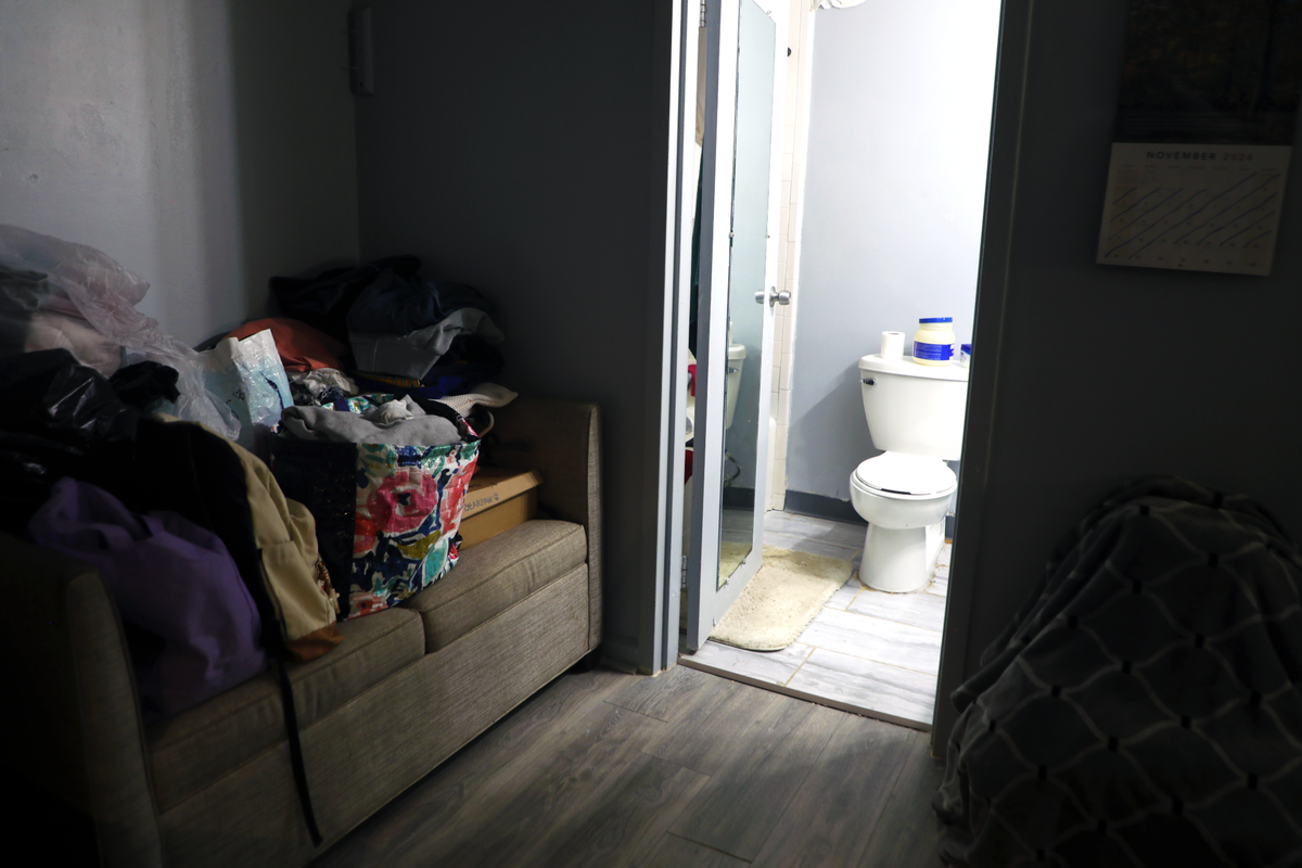 Alicia Harvey’s room at the Lamplighter Inn is shown here.