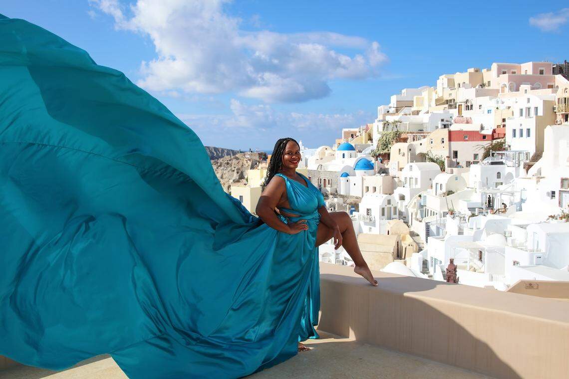 Santorini Photoshoot via Airbnb Experiences offers you the opportunity to customize a photo shoot while you’re in Greece.