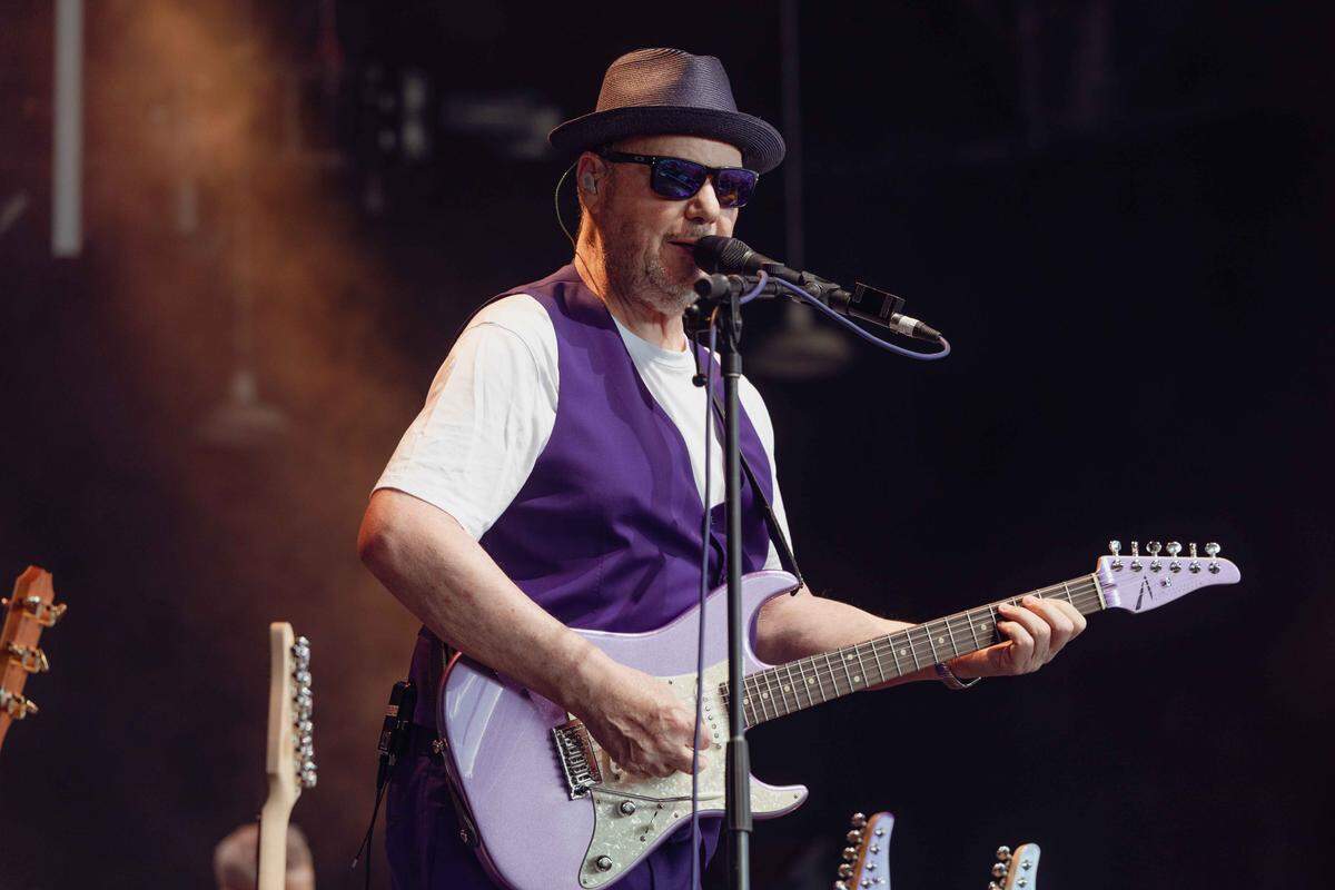Christopher Cross performs at PNC Music Pavilion in Charlotte on Thursday night.