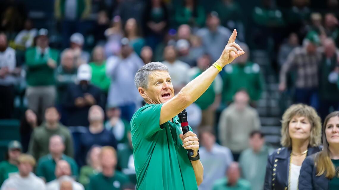 Charlotte 49ers men’s basketball rallies for conference win after honoring Bobby Lutz