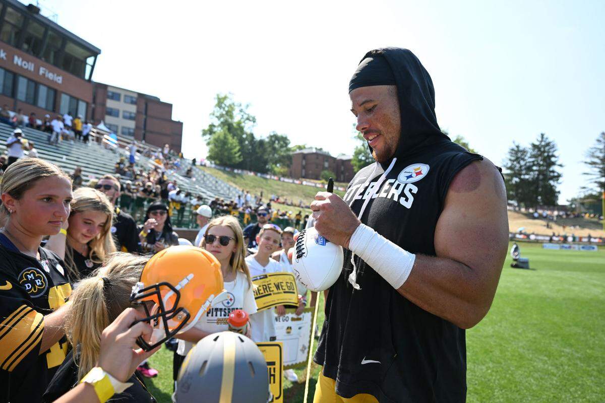 Jul 28, 2024; Latrobe, PA, USA; Pittsburgh Steelers linebacker Alex Highsmith (56) signs autographs for fans during training camp.