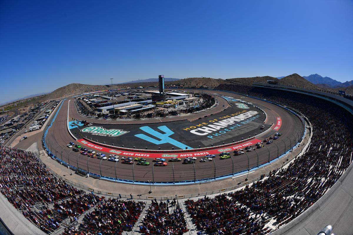 Mar 9, 2025; Avondale, Arizona, USA; NASCAR Cup Series driver William Byron (24) leads the field for the start of the Shriners Children’s 500 at Phoenix Raceway.