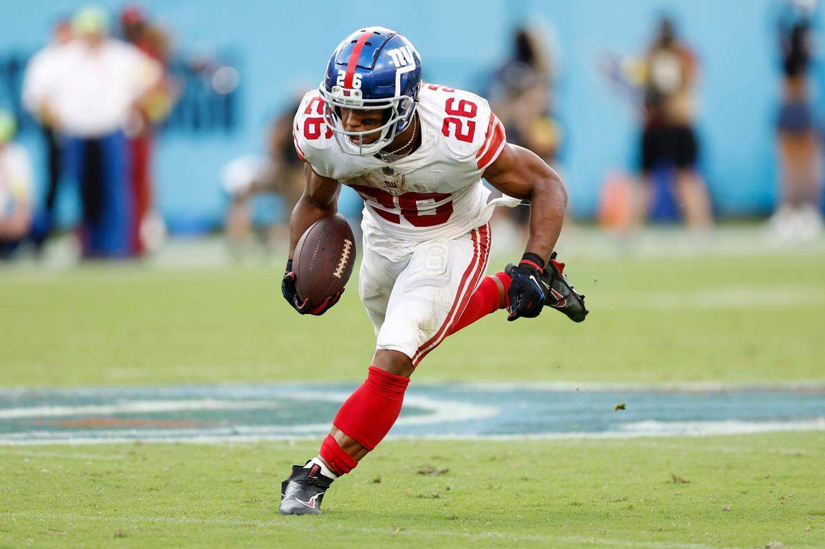 Running back Saquon Barkley (26) of the New York Giants runs the ball during the second half against the Tennessee Titans at Nissan Stadium on Sunday, Sept. 11, 2022, in Nashville, Tennessee. (Wesley Hitt/Getty Images/TNS)
