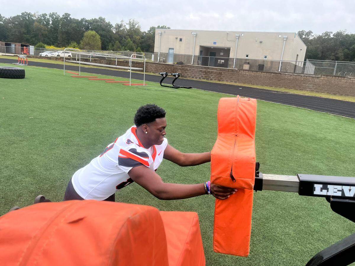 Nakiylon Lee diagnosed with leukemia during sophomore year at Rocky River HS in Mint Hill NC. Now cancer-free, he’s playing football and wants to go to nursing school