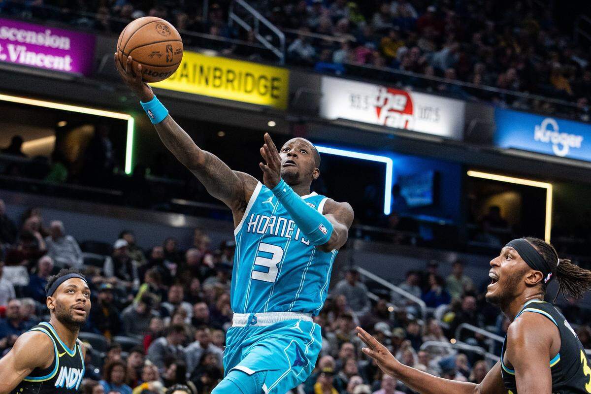 Charlotte Hornets guard Terry Rozier (3) shoots the ball  in the second quarter against the Indiana Pacers at Gainbridge Fieldhouse.