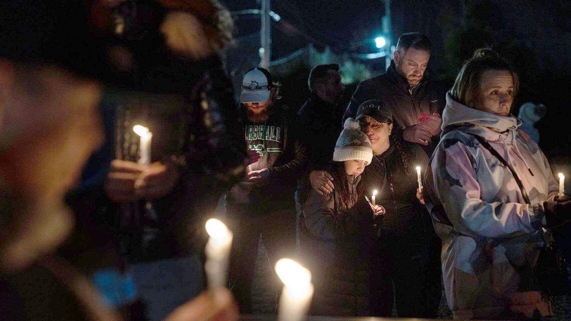 ‘We’re all concerned.’ Candlelight vigil held in Cornelius, NC for missing girl