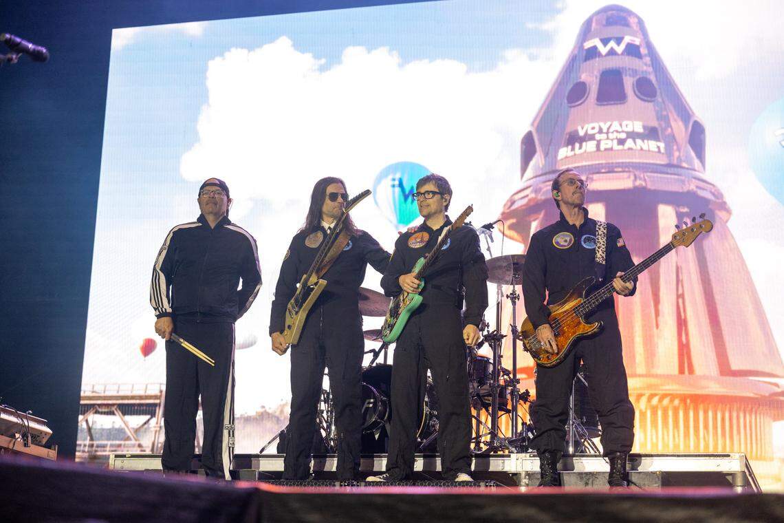 Weezer at Lovin’ Life Music Fest.