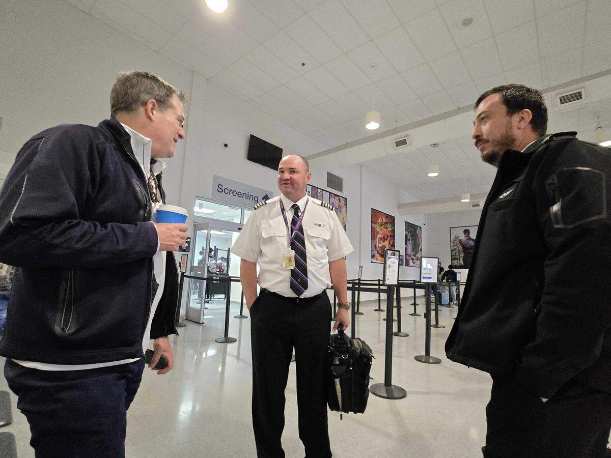 Avelo CEO and founder Andrew Levy, left, speaks to pilots about travel routes.