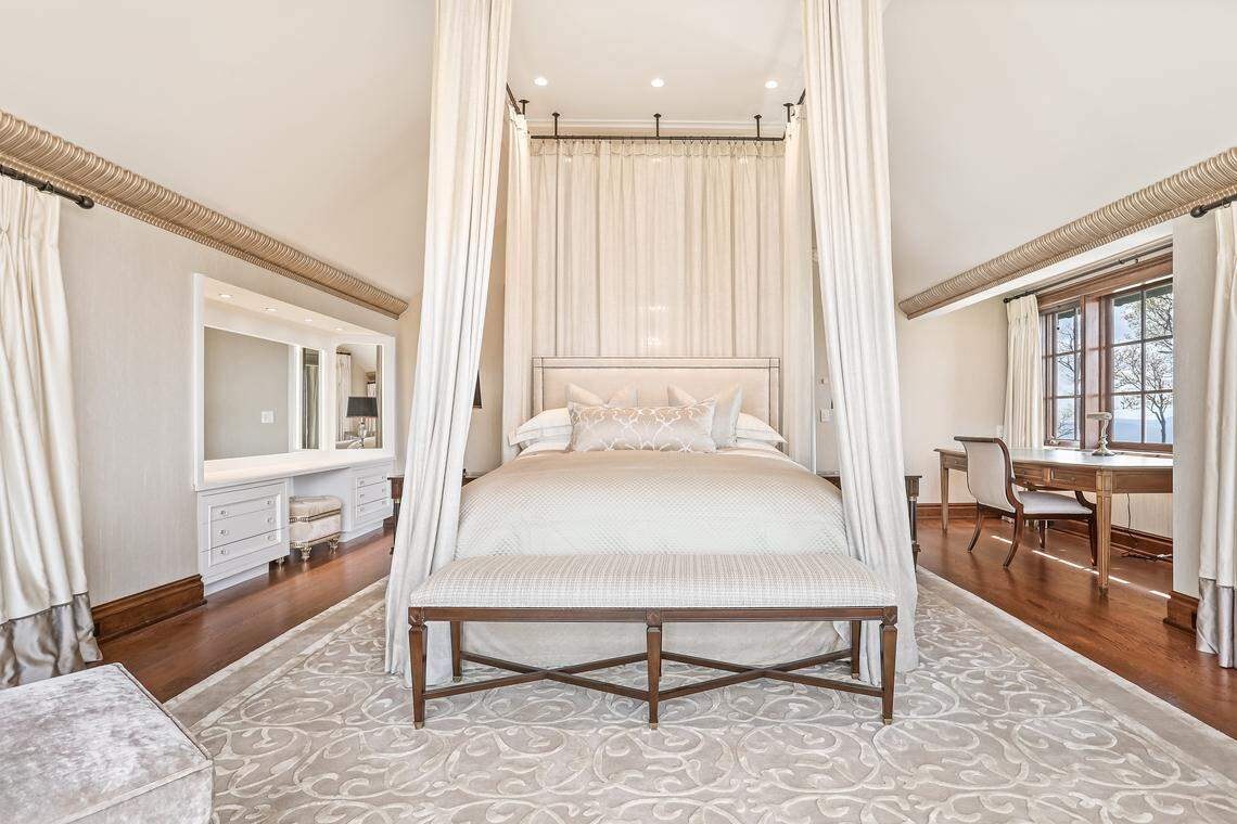 581 Sagee Woods Dr. was built in 2001.