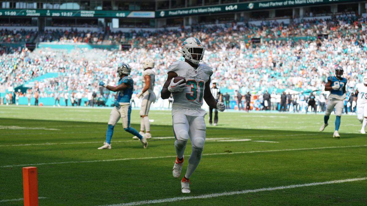Miami Dolphins running back Raheem Mostert (31) scores a touchdown against the Carolina Panthers during the first half of an NFL game at Hard Rock Stadium in Miami Gardens, Oct. 15, 2023.