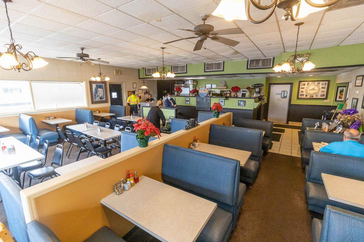 The dining room at Gus’ Sir Beef.