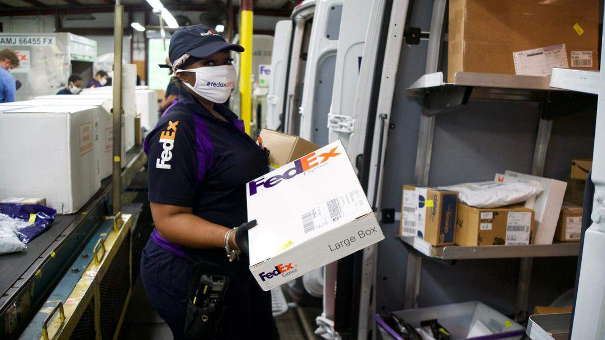 FedEx Ground is hiring more than 1,200 workers, mostly package handlers, in the Charlotte area.