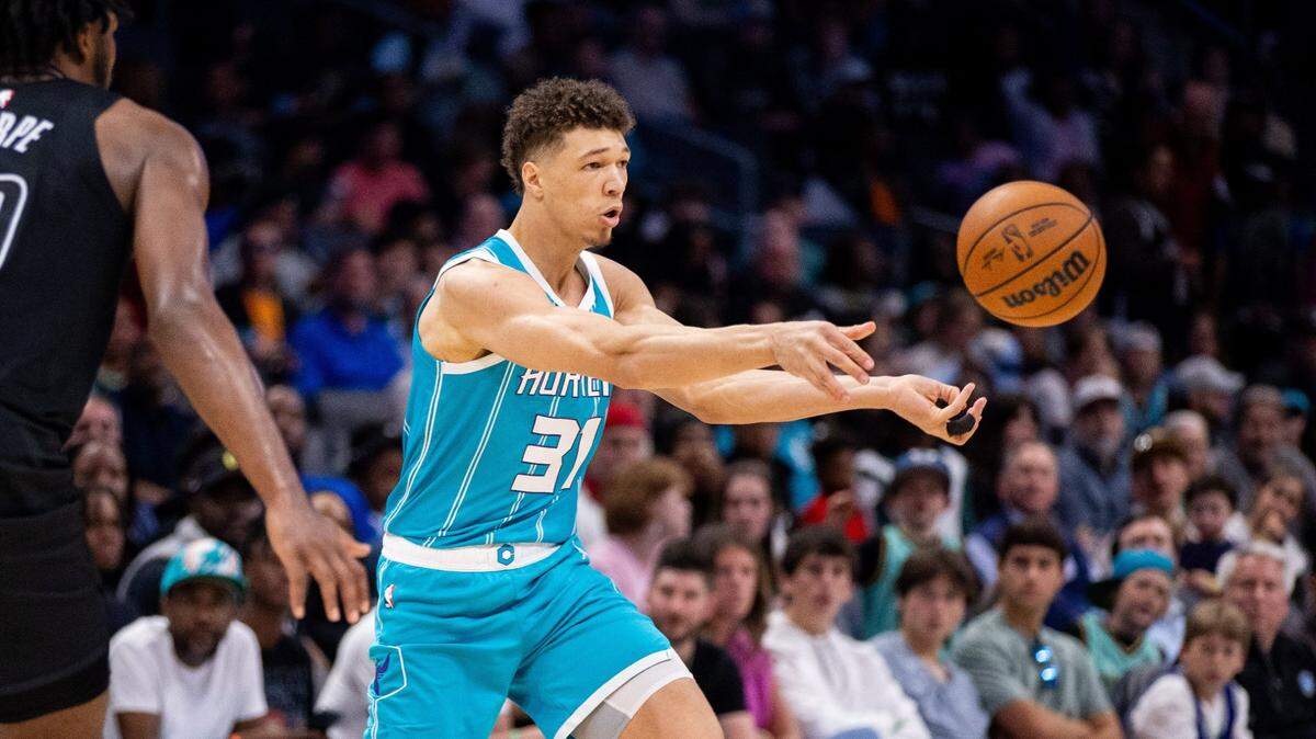 Charlotte Hornets forward Tidjane Salaun (31) passes the ball away during the fourth quarter against the Brooklyn Nets at Spectrum Center. Scott Kinser-Imagn Images