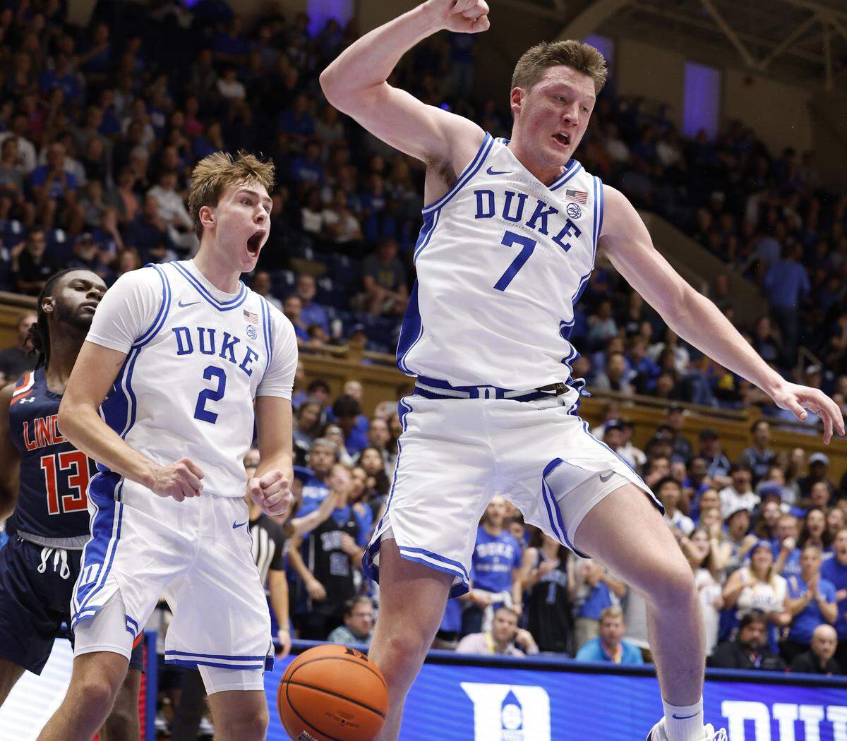 Duke’s Cooper Flagg (2) celebrates after Kon Knueppel (7) scores in 2024. The two stars are going to finish 1-2, in some order, in the 2026 NBA Rookie of the Year race.
