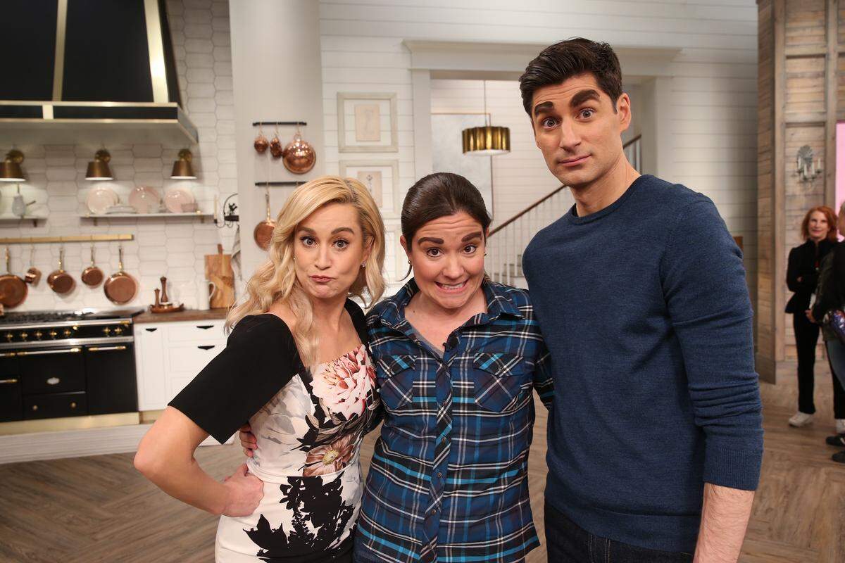 Kristen Hampton, with freshly stamped eyebrows, on the set of “Pickler & Ben” in March.