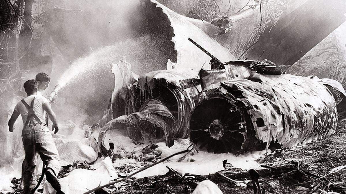 Dozens of passengers died on impact. The rest faced another deadly threat: ‘Dante’s Inferno’