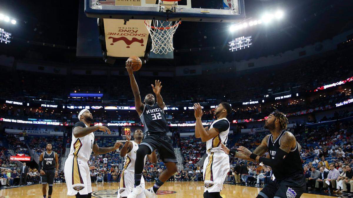The Charlotte Hornets are meeting Monday with veteran guard Tyreke Evans, his brother told a Memphis radio station. At 6-foot-6, Evans would add size and versatility to the Hornets' bench.