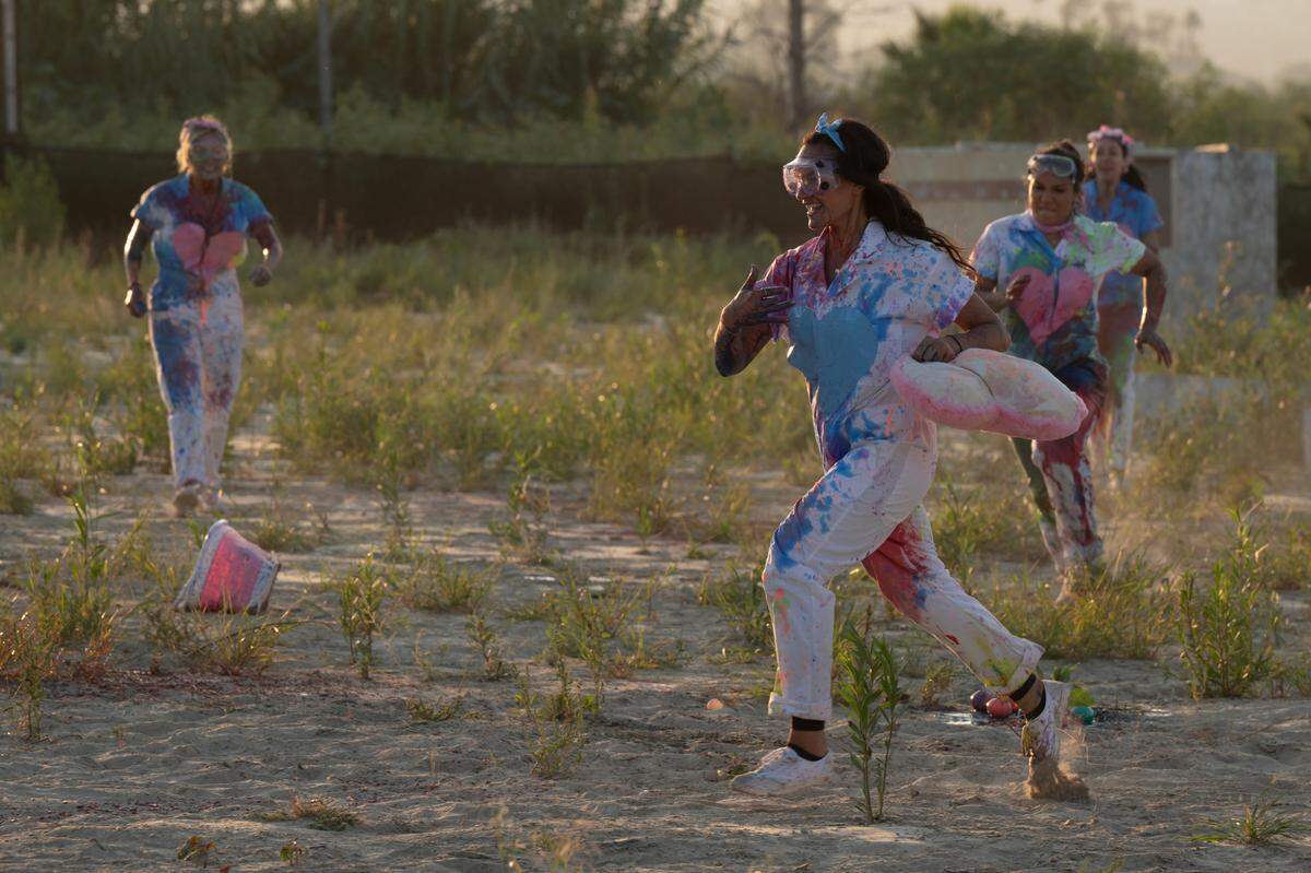 Madina Alam of Charlotte races during a paint fight challenge on the Jan. 29 episode of “The Bachelor” on ABC.