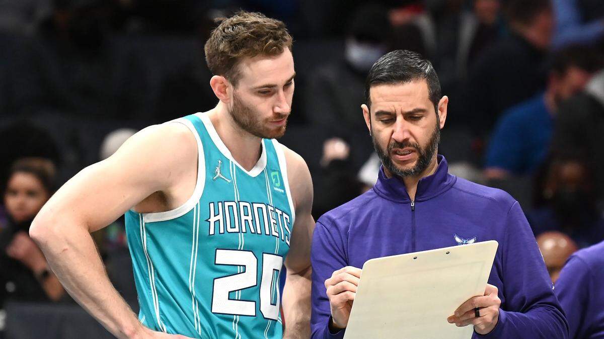 Charlotte Hornets forward Gordon Hayward, left, listens to instructions from head coach Jame Borrego, right, prior to second half action against the Philadelphia 76ers on Wednesday, December 8, 2021 at Spectrum Center in Charlotte, NC. The 76ers defeated the Hornets 110-106.