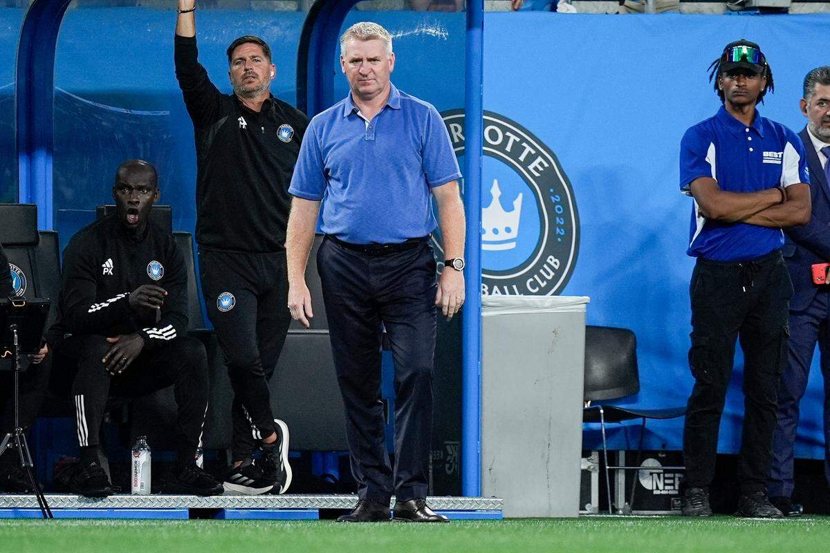 Charlotte FC head coach Dennis Smith during the first half against Cruz Azul on Wednesday night at Bank of America Stadium. Jim Dedmon-USA TODAY Sports