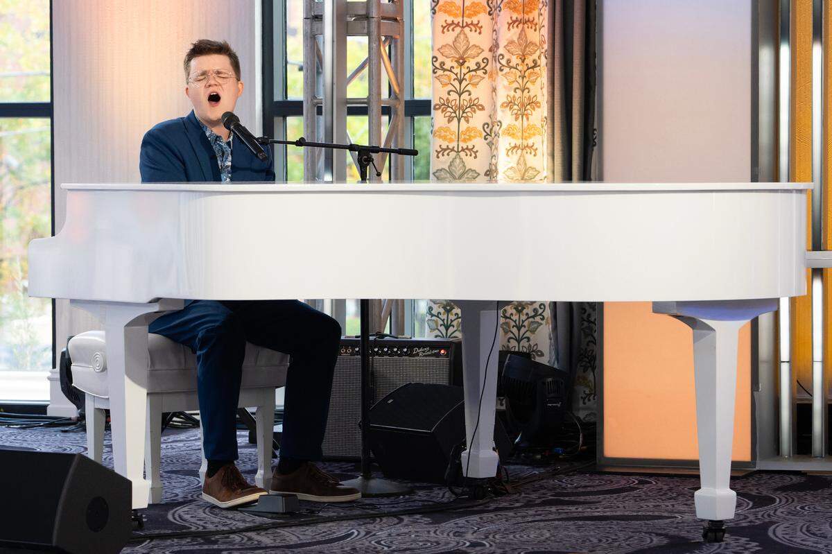 Josh King from Charlotte, NC on the March 16 episode of “American Idol.”