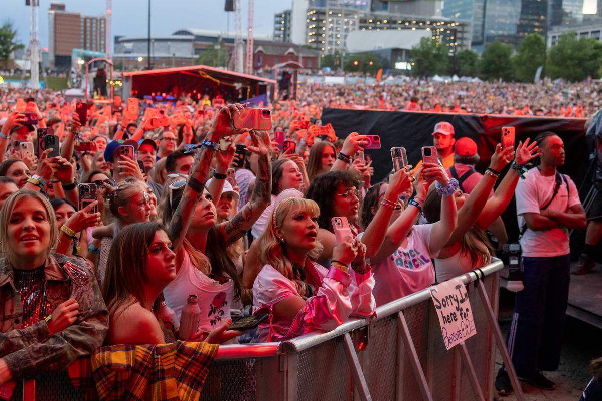Fans at Lovin’ Life Music Fest 2025.