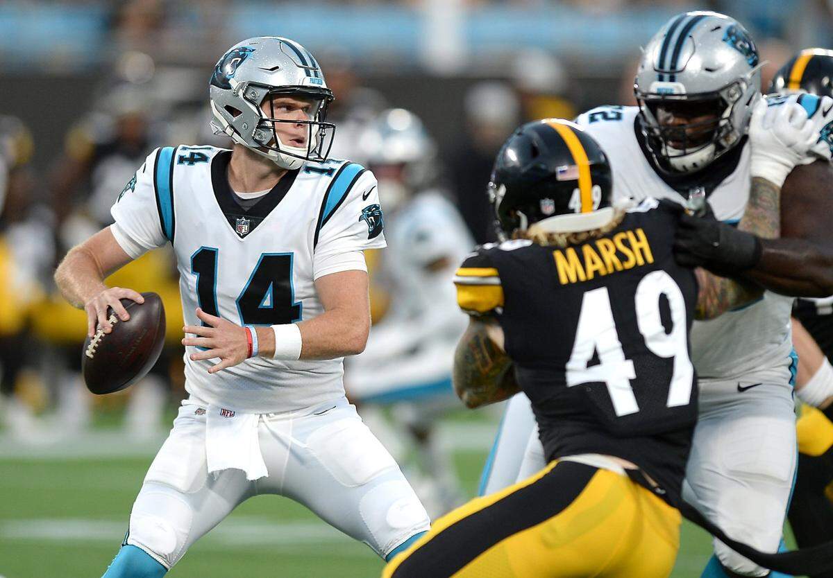 Carolina Panthers quarterback Sam Darnold looks to pass to a receiver during first quarter action against the Pittsburgh Steelers at Bank of America Stadium in Charlotte, NC on Friday, August 27, 2021.