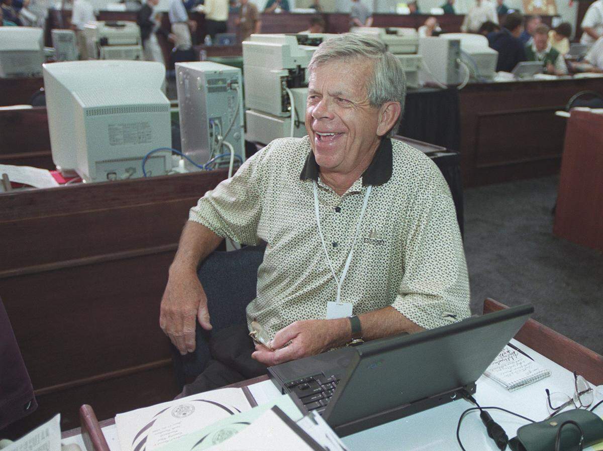 Charlotte Observer sports columnist Ron Green Sr. works in the media village at the 1999 U.S. Open in Pinehurst.