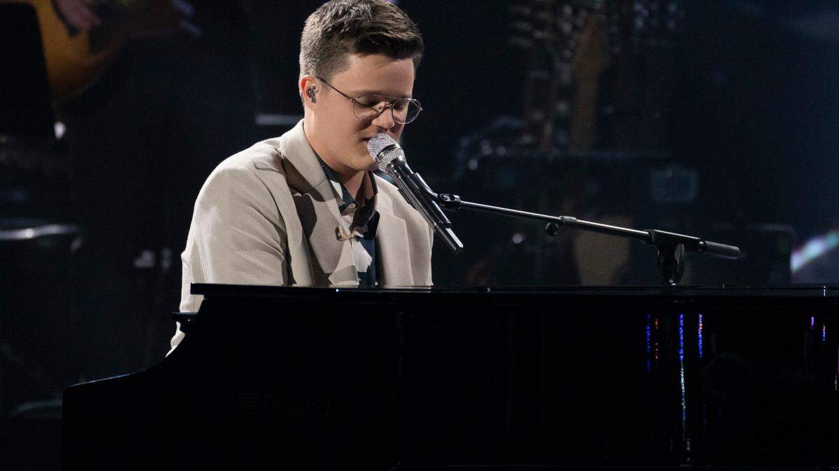 Charlotte native Josh King sang Adele’s “Rolling in the Deep” during Sunday night’s episode of “American Idol.”