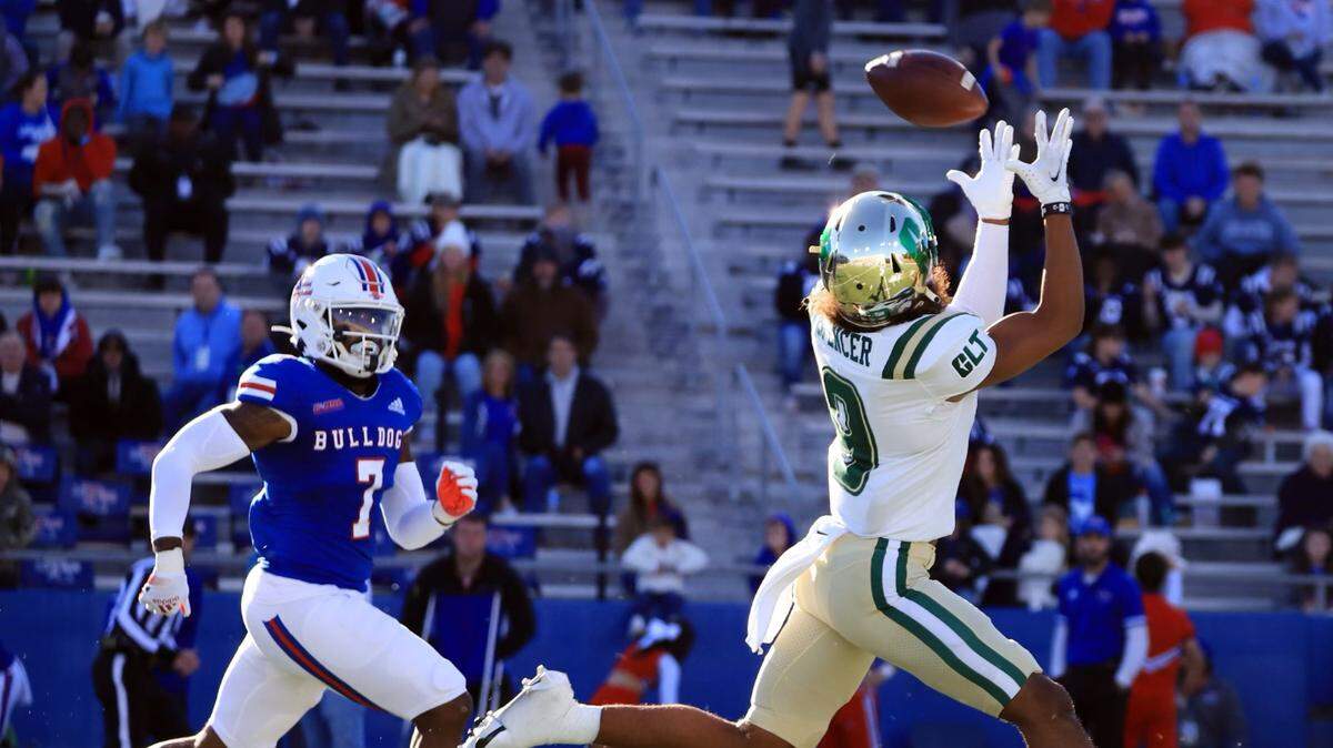 Charlotte’s Elijah Spencer makes a reception Saturday in the road game against Louisiana Tech.