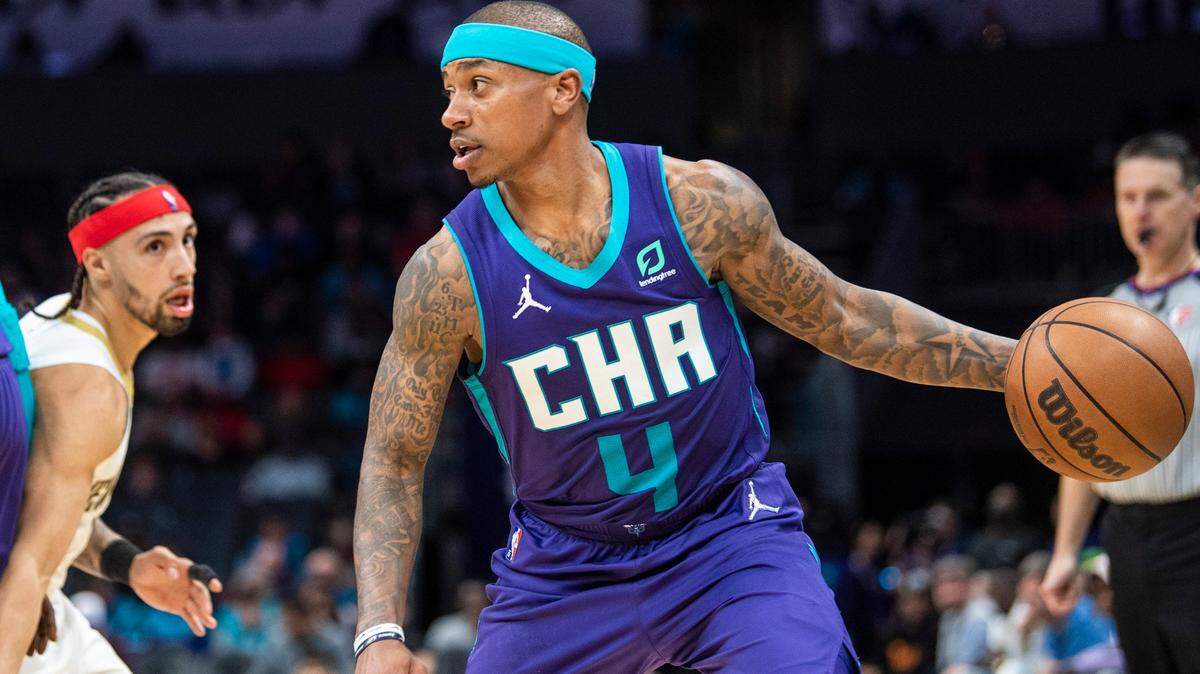 Hornets guard Isaiah Thomas dribbles the ball as he looks for a pass during the game against the New Orleans Pelicans at Spectrum Center on Monday, March 21, 2022 in Charlotte, NC. The Hornets defeated the Pelicans 106-103 for a win at home.