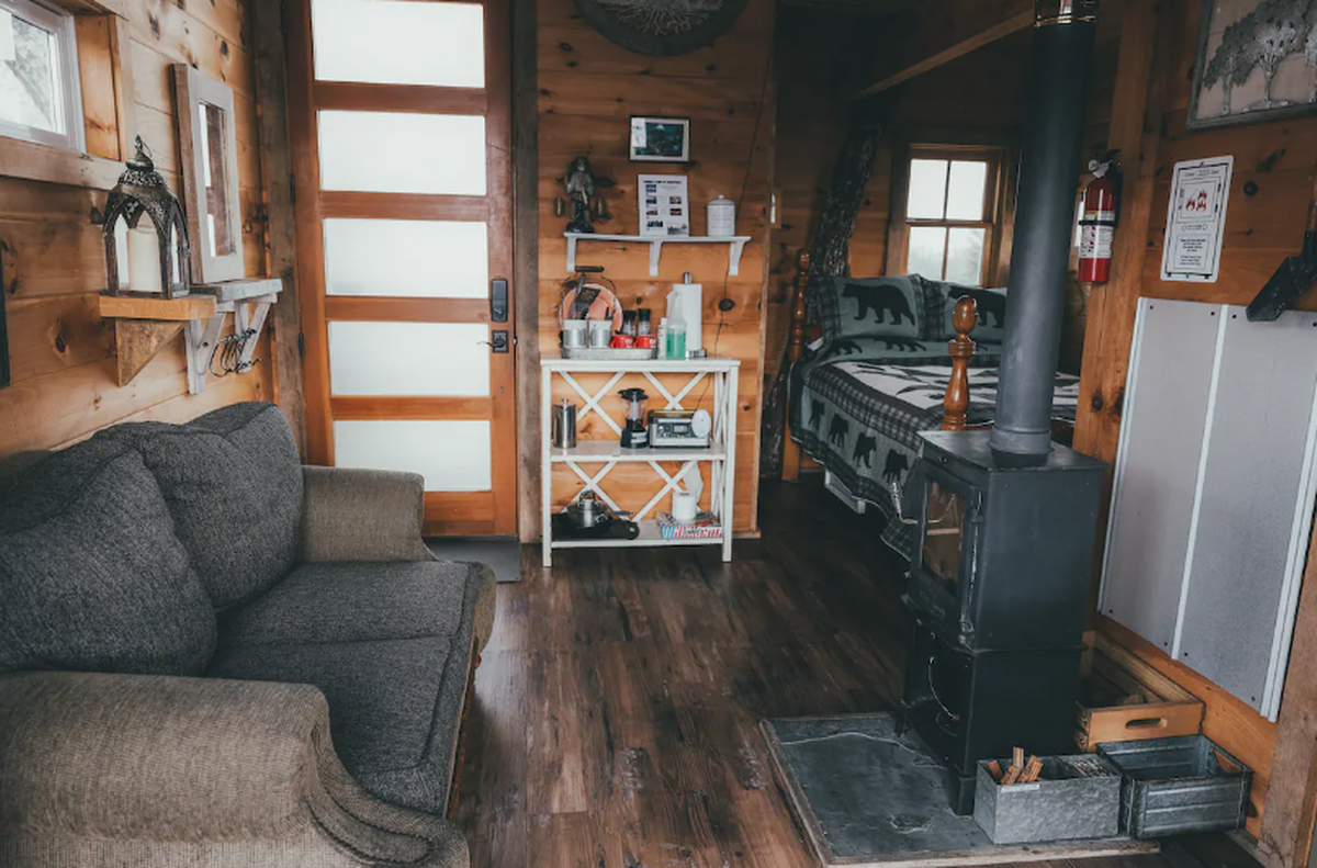 These images can only be used with stories related to Airbnb listings.