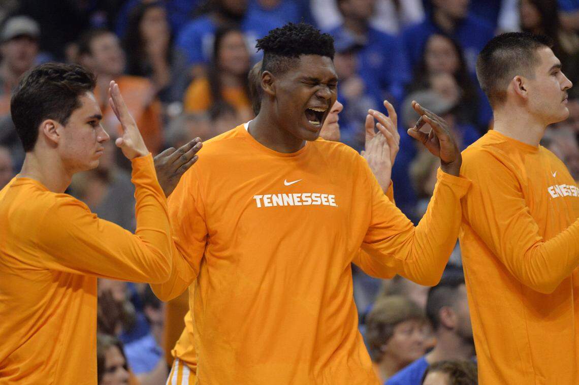 Former Rock Hill York Prep forward D.J. Burns will transfer to Winthrop after a redshirt season at Tennessee.