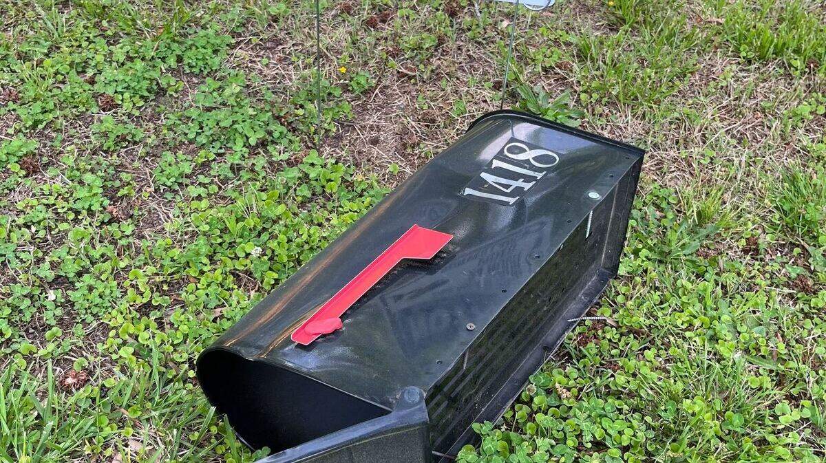 Forest Acres police are investigating a widespread mail theft spree that affected dozens of homes.