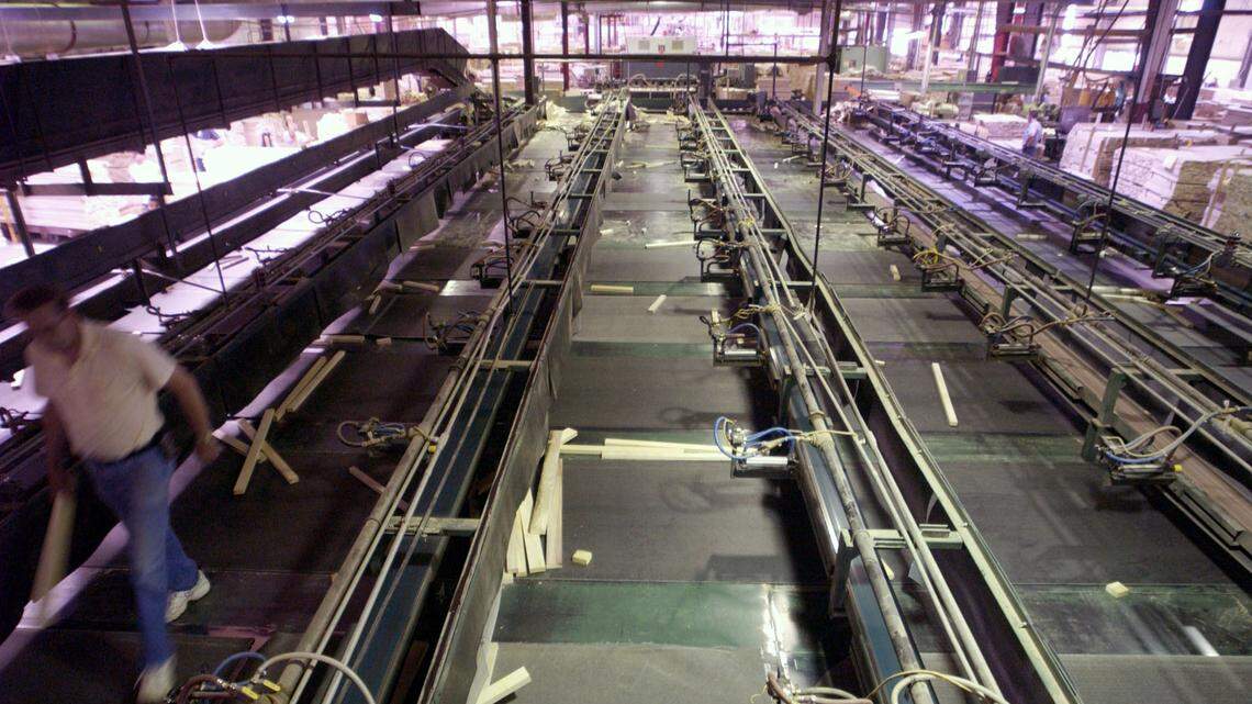 Design Foundry, a furniture-maker, plans to open a manufacturing facility in Catawba County, creating 202 jobs and investing more than $3.1 million in the Hickory project, Governor Roy Cooper said Tuesday.