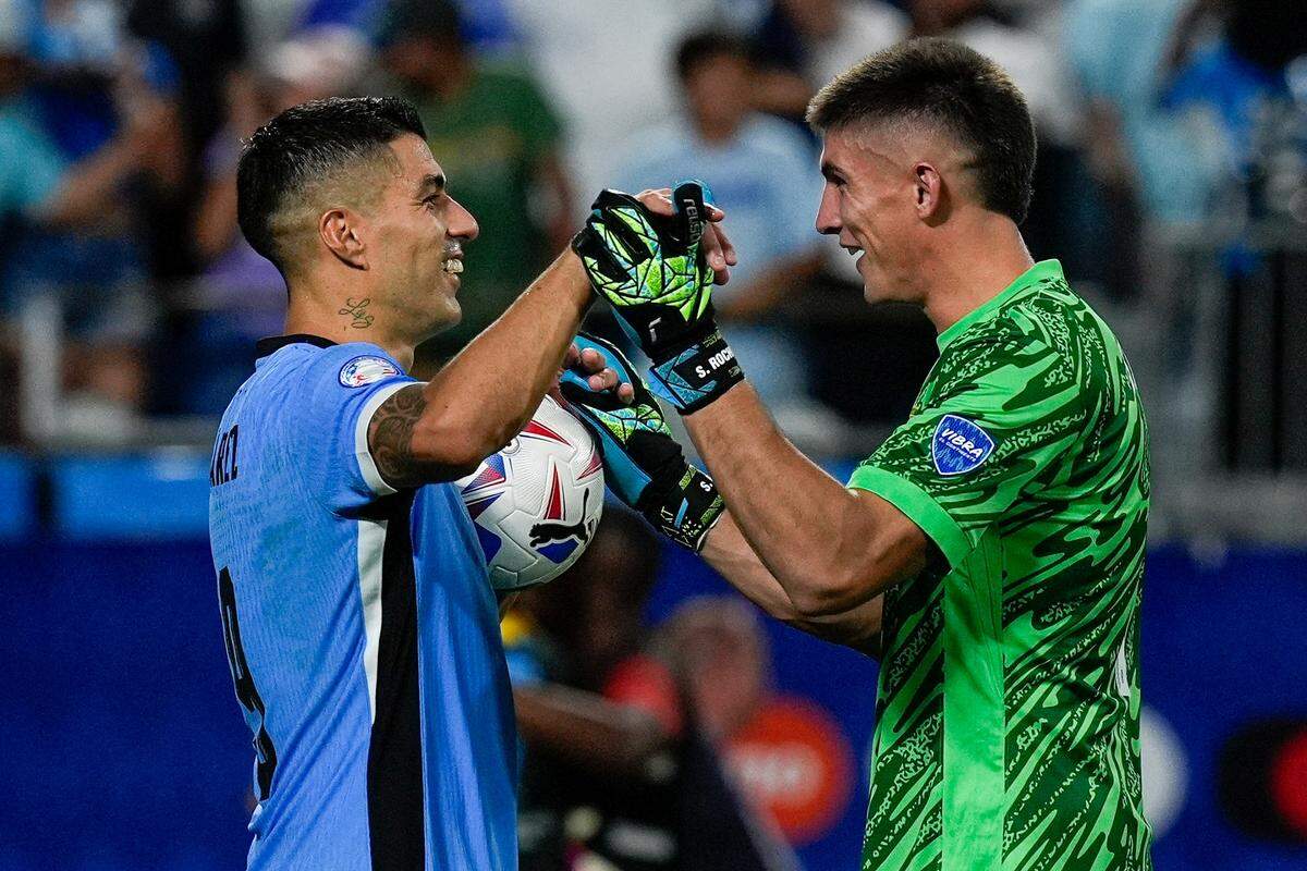 Uruguay goalkeeper Sergio Rochet (1) high fives a teammate after successfully winning the penalty kick contest against Canada during Saturday’s second half at Bank of America Stadium. / Jim Dedmon-USA TODAY Sports
