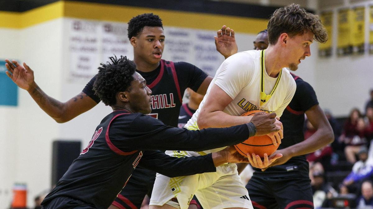 Bunker Hill’s Justice Haggins, left, struggles with Lincolnton’s Charlie Foster for possession of a rebound Lincolnton during the game in Lincolnton, NC on Friday, January 24, 2025.